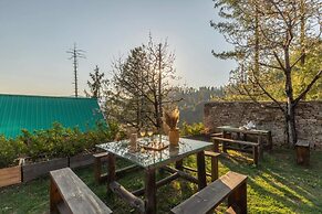 ELIVAAS Skylounge 4 BHK with Garden
