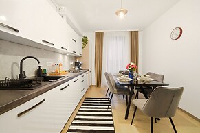 Central Monarh Tower Accomodation