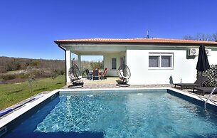 Comfortable Holiday Home With Pool