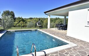 Comfortable Holiday Home With Pool