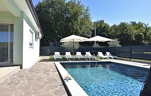 Comfortable Holiday Home With Pool