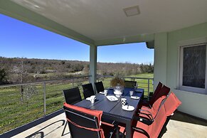 Comfortable Holiday Home With Pool