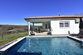 Comfortable Holiday Home With Pool