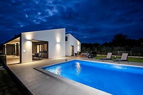 Villa With Private Pool Near Rovinj