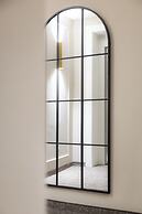 Lingers Suites & Residence