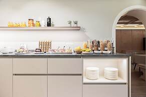 Lingers Suites & Residence