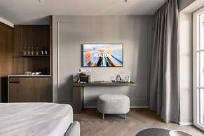 Lingers Suites & Residence