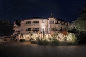 Lingers Suites & Residence