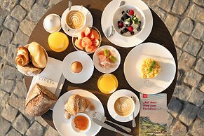 Lingers Suites & Residence
