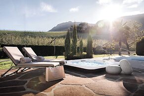 Lingers Suites & Residence