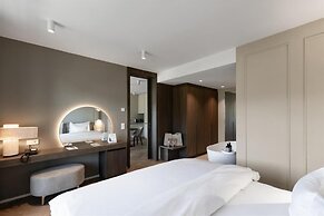 Lingers Suites & Residence