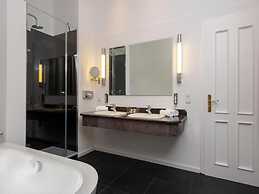 Sunday Resort Rugen Manor Suite
