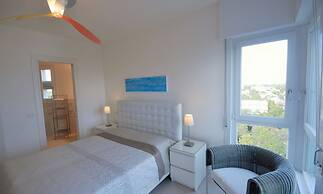 Bright sea View Apartment
