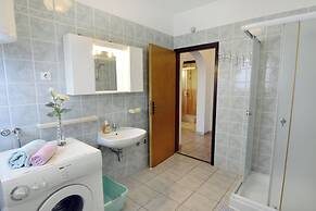 Spacious Apartment in Umag