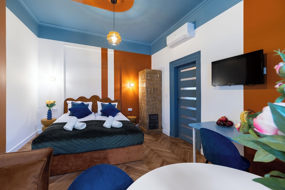 Horizon Apartments - Candy Colored House