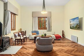 Historic & Modern Home with Garden