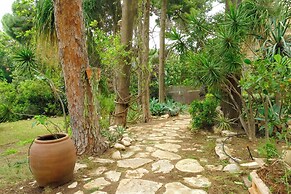Historic & Modern Home with Garden