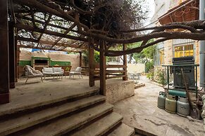 Historic & Modern Home with Garden