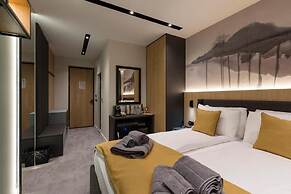Park Hotel Novel