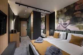 Park Hotel Novel