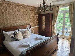 Grove Ferry Inn