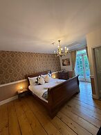 Grove Ferry Inn