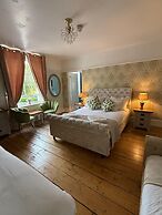 Grove Ferry Inn