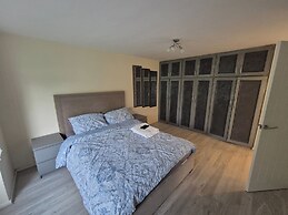 Charming Borehamwood Apartment With 2 Bedrooms
