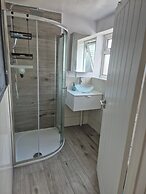 Charming Borehamwood Apartment With 2 Bedrooms