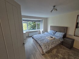 Charming Borehamwood Apartment With 2 Bedrooms