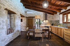 Laga 1577 Traditional Stonehouse