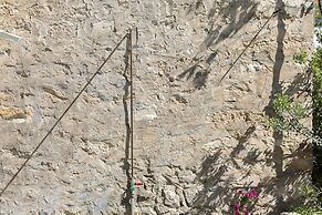 Laga 1577 Traditional Stonehouse