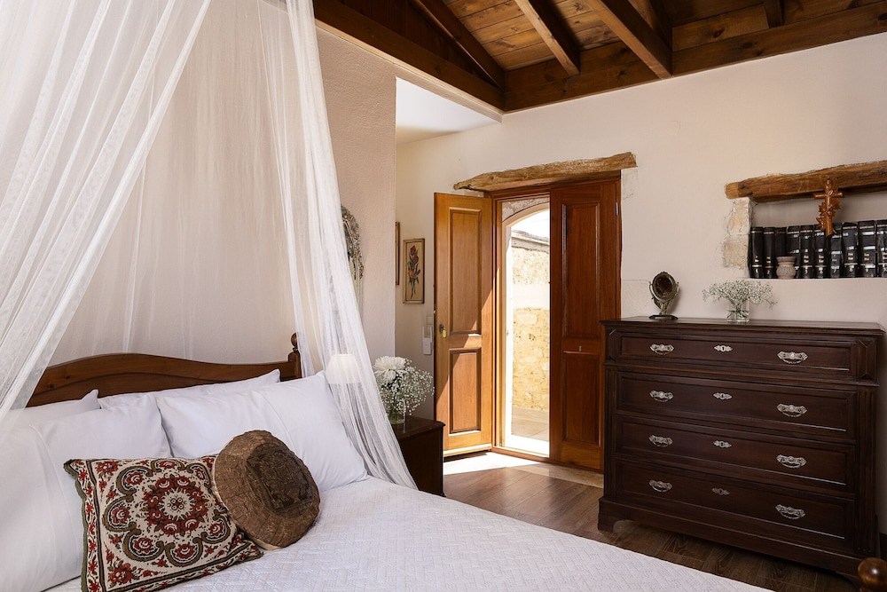Laga 1577 Traditional Stonehouse