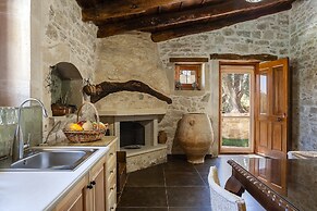 Laga 1577 Traditional Stonehouse