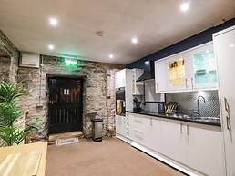 Gatehouse Studio Apartment