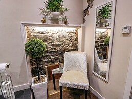 Gatehouse Studio Apartment