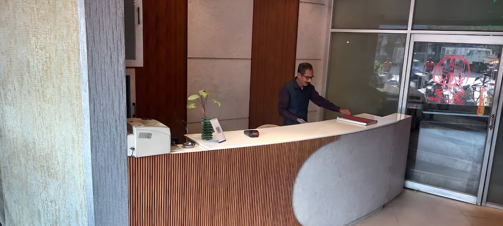 Hotel Parbati International