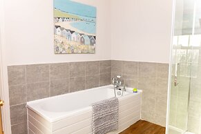 Host Stay Sea View Cottage