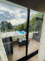 Luxury Mountain Villa w Pool & Fire Pits