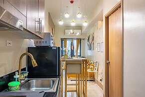 1BR Near MOA Balcony & Wi-Fi