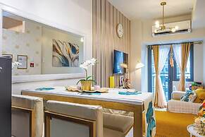 1BR Near MOA Balcony & Wi-Fi