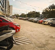 1BR Near MOA Balcony & Wi-Fi