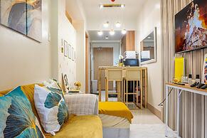 1BR Near MOA Balcony & Wi-Fi