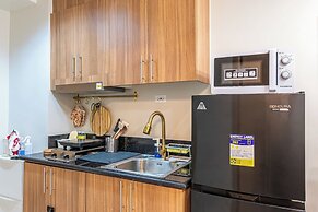 1BR Near MOA Balcony & Wi-Fi