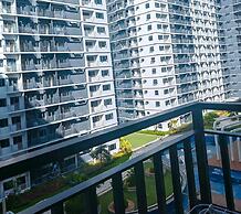 1BR Near MOA Balcony & Wi-Fi