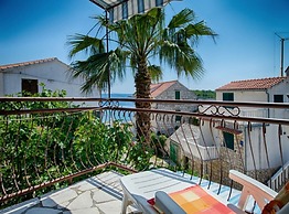 Golden Coast Apartments
