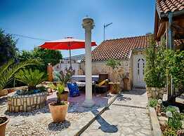 Golden Coast Apartments