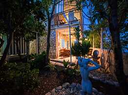 Golden Coast Apartments