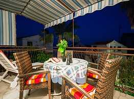 Golden Coast Apartments