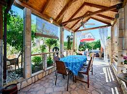 Golden Coast Apartments